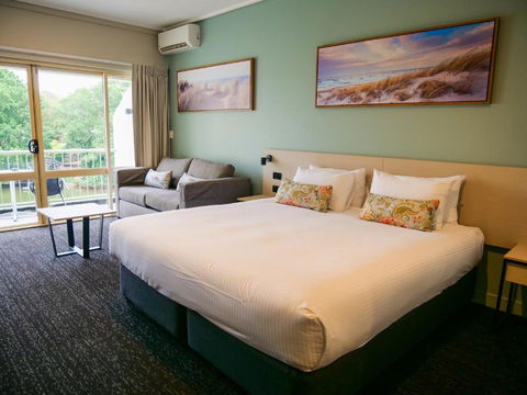 Nightcap At Hinterland Hotel Nerang - Tourism Brisbane 0