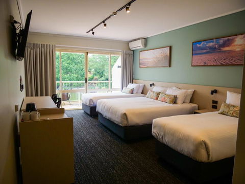Nightcap At Hinterland Hotel Nerang - Tourism Brisbane 1