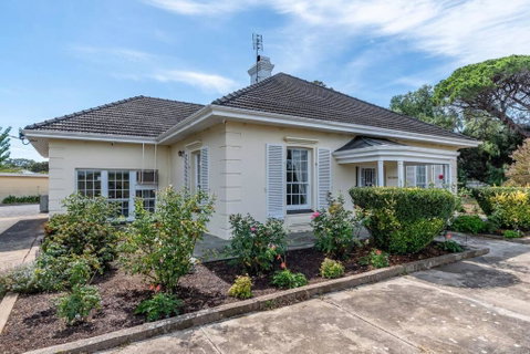 Normanville, Large Historic Three Bedroom Home - Brisbane Tourism 0