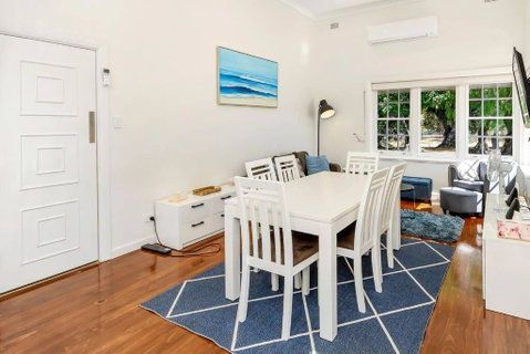 Normanville, Large Historic Three Bedroom Home - Brisbane Tourism 3
