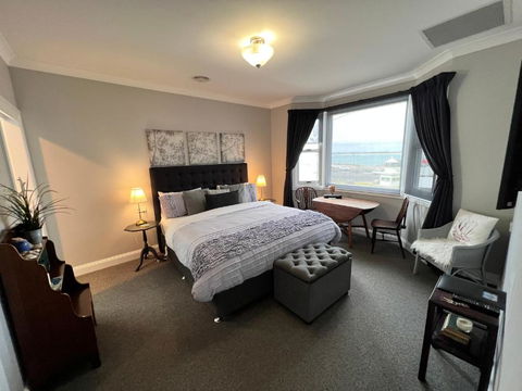 Number 10 -King Bed With Breakfast - Tourism Brisbane 0