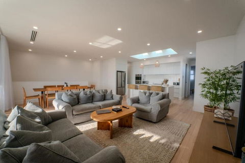 Ocean Pearl, Entire Home On The Esplanade - Tourism Brisbane 1