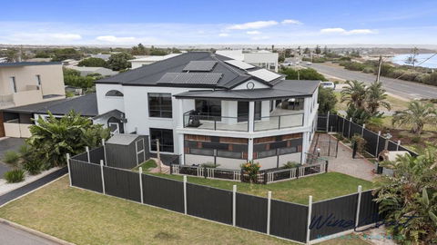 Ocean Views And Vineyards By Wine Coast Holiday Rentals - Tourism Brisbane 0