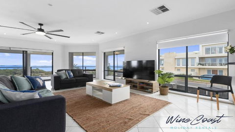 Ocean Views And Vineyards By Wine Coast Holiday Rentals - Tourism Brisbane 3