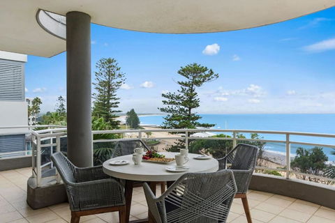 Ocean Vista Escape - A Lofty Beachfront Penthouse - Tourism Brisbane 1