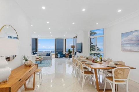 Ocean Vista Escape - A Lofty Beachfront Penthouse - Tourism Brisbane 2