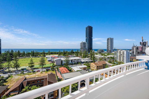 Oceanview Apartment In Resort Complex - Brisbane Tourism 0