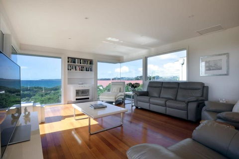On The Beach & Golf Course Minutes From MTB Trails - Tourism Brisbane 0