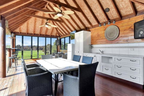 Overflow Downs-Riverside Acreage - Tourism Brisbane 1