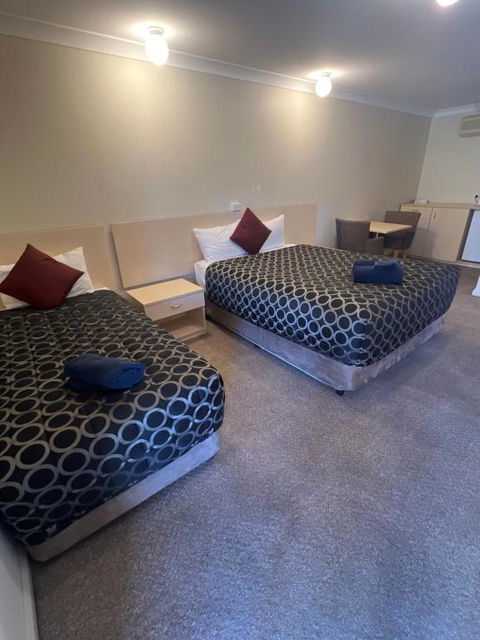 OVERLANDER MOTOR LODGE - Brisbane 4u 2