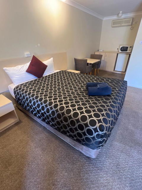 OVERLANDER MOTOR LODGE - Brisbane 4u 1