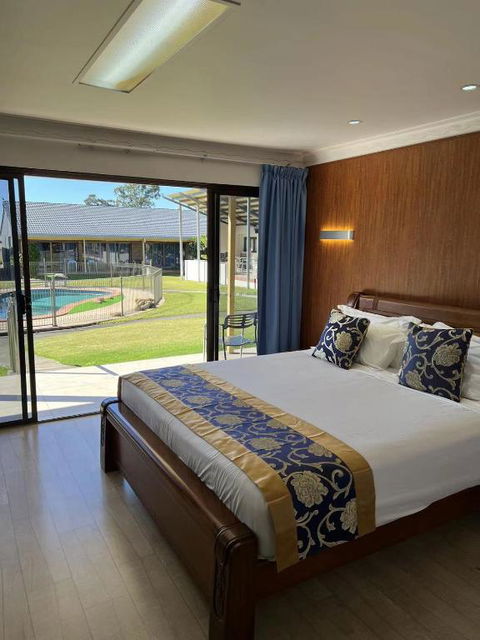 Oxley Motor Inn - Tourism Brisbane 0