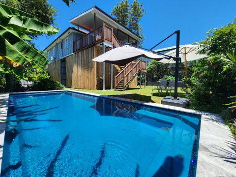 OXLEY Mineral Pool & Private Home SuburbanSTAY - Brisbane Tourism 0