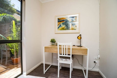 Peaceful 1BR Home Near Canberra Hospital - Brisbane Tourism 1