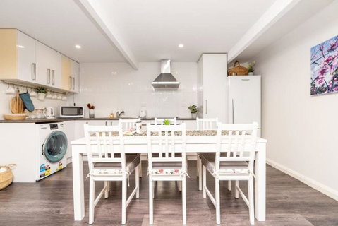Peaceful 1BR Home Near Canberra Hospital - Brisbane Tourism 2