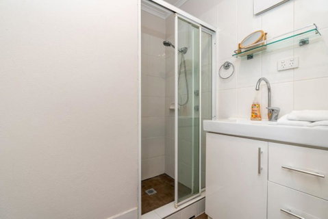 Peaceful 1BR Home Near Canberra Hospital - Brisbane Tourism 3