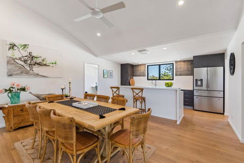 PACIFIC Stunning Coastal Home The Perfect Family Getaway - Tourism Brisbane 3