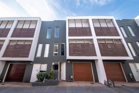Page Seven By Property Mums - Tourism Brisbane 3