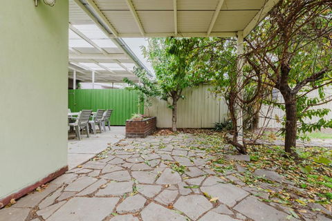 Palms By Yarraville With Large 2 Bed Home & Yard - Tourism Brisbane 1