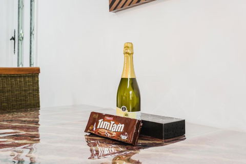 Palms By Yarraville With Large 2 Bed Home & Yard - Tourism Brisbane 3