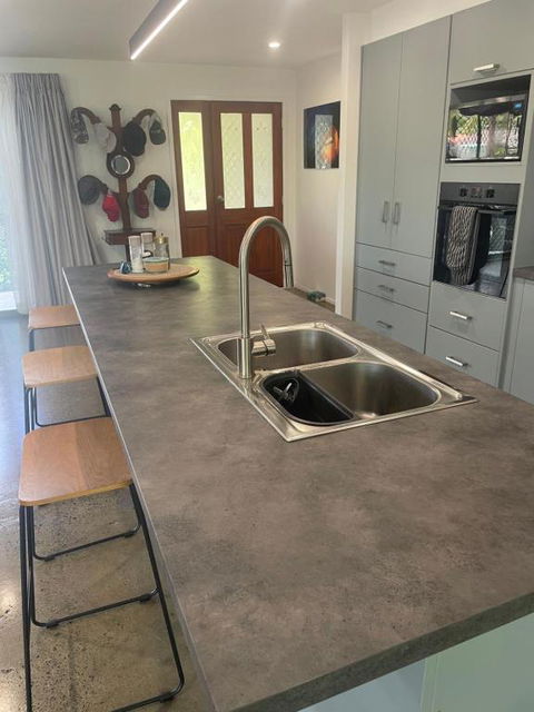 Pandanus Paradise. Newly Renovated 4 Bedroom Home - Tourism Brisbane 3