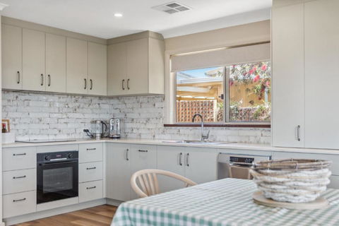 Panoramic Scenic Views Of Preston Beach - Delightful Family Holiday Home - Tourism Brisbane 3