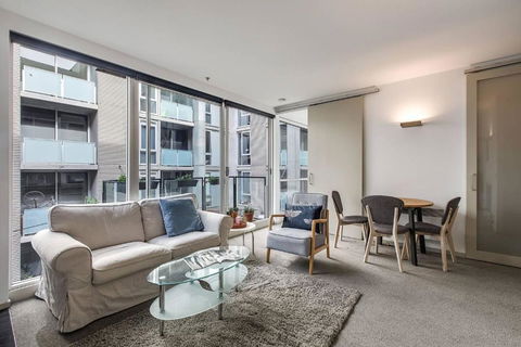 Parade Place - A Central Balcony Stay - Tourism Brisbane 1