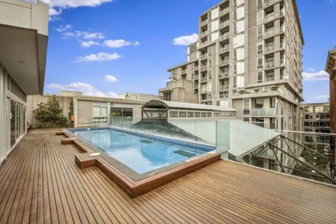 Parade Place - A Central Balcony Stay - Tourism Brisbane 2