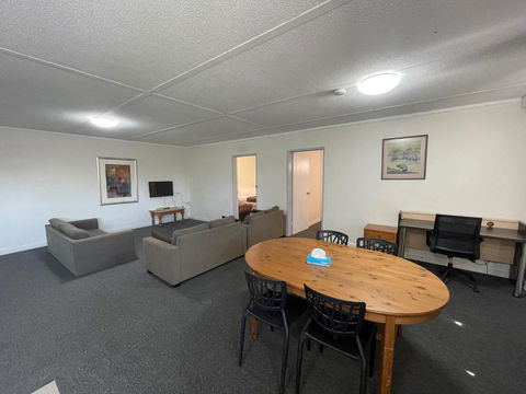 Parkside Inn Motel - Tourism Brisbane 3