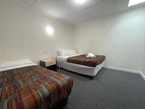 Parkside Inn Motel - Tourism Brisbane 1