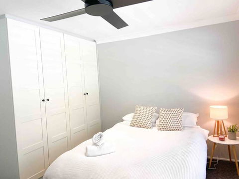 Peaceful Merewether Family Home - Tourism Brisbane 0