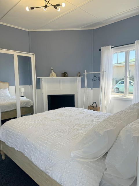 Penguin Paradise Beach House - Tourism Brisbane 2