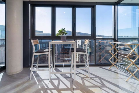 Perfectly Located 1BR BA Apartment - Brisbane 4u 1