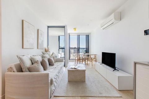 Perched On Parkville - A Minimalist Retreat With Pool - Tourism Brisbane 0