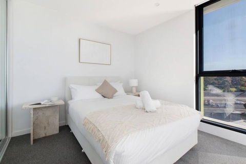 Perched On Parkville - A Minimalist Retreat With Pool - Tourism Brisbane 1