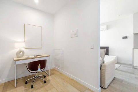 Perched On Parkville - A Minimalist Retreat With Pool - Tourism Brisbane 3