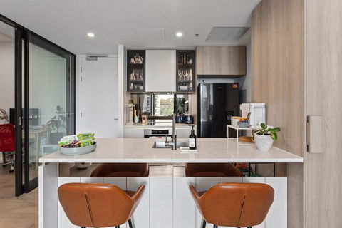 Perfect Location With 5 Star Amenities - Brisbane Tourism 2