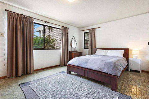 PET FRIENDLY & Super Central Retro Beach Pad! - Brisbane 4u 0