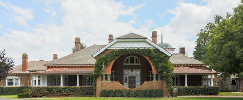 Petersons Armidale Winery And Guesthouse - Tourism Brisbane 0