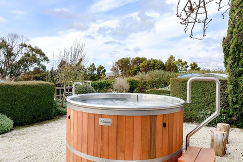 Petite Chateau Waterfront Chateau With Hot Tub - Brisbane Tourism 3
