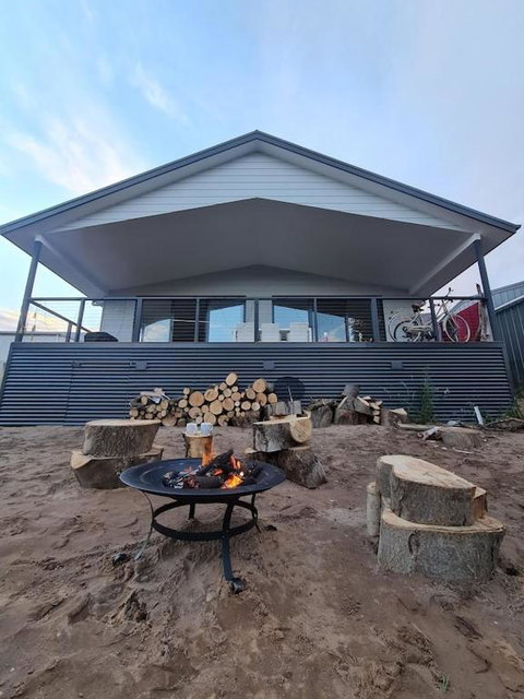 PIECE OF PARADISE, Huge 4 Bedroom Haven - Brisbane Tourism 1