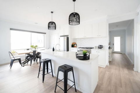 PIPER Modern Home Walk To Beach Shops Parks - Tourism Brisbane 0