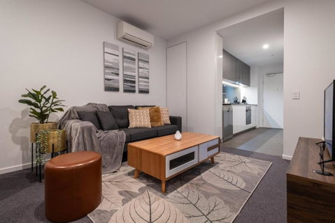 Pleasant &bright 2br2ba Apt Footscray Pool - Brisbane Tourism 0