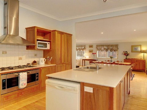 Plum Tree Cottage - Tourism Brisbane 3