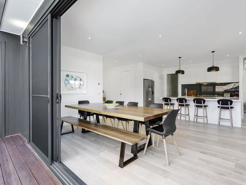 Pool And Spa - 300m Walk To Beach - Tourism Brisbane 3