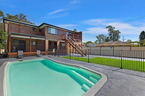 Poolside At Costa - Tourism Brisbane 0