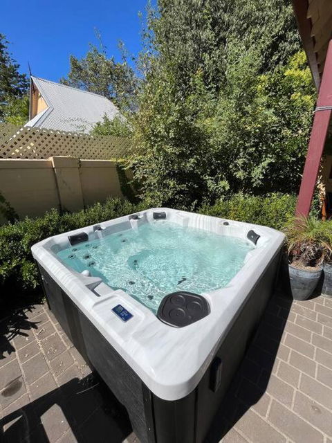 Porters Cottage Oasis - Tourism Brisbane 1