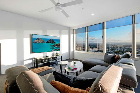 Q Tower Apartments In Surfers Paradise - From Level 3 - Self Contained & Privately Managed - Wow Stay - Tourism Brisbane 2