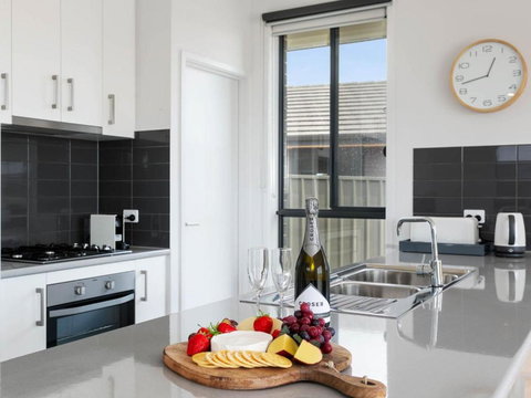 Putters Paradise 25-30 Troon Drive - Tourism Brisbane 3