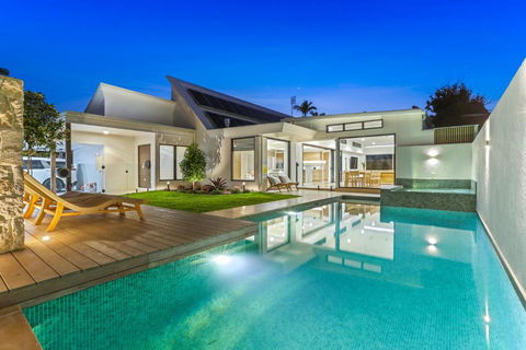 Raven6, Noosa Sound - Tourism Brisbane 0